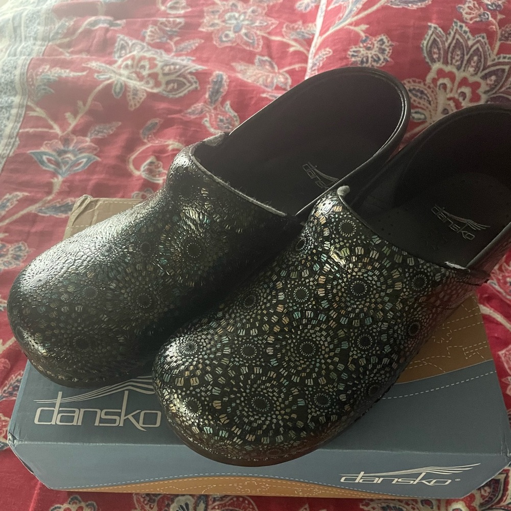Dansko Clogs EUC